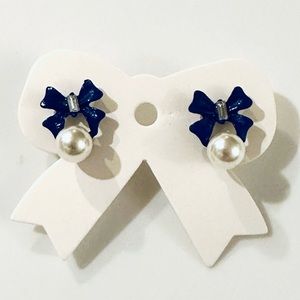 3️⃣Bow and Pearl Stud Earrings